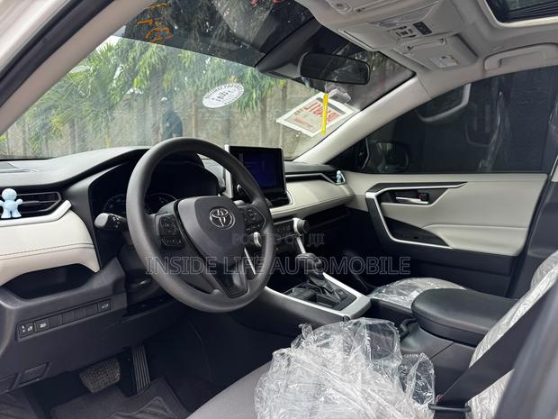 Toyota RAV4 2025 White