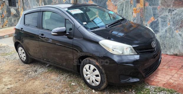 Toyota Vitz 1.3 AWD 5dr 2013 Black