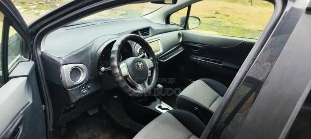 Toyota Vitz 1.3 AWD 5dr 2013 Black