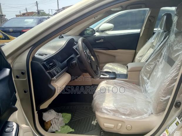 Toyota Camry SE 4dr Sedan (2.5L 4cyl 6A) 2014 Gold