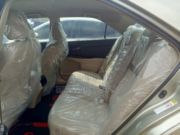 Toyota Camry SE 4dr Sedan (2.5L 4cyl 6A) 2014 Gold