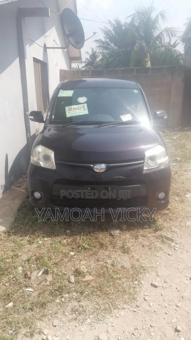 Toyota Sienta 2015 Purple