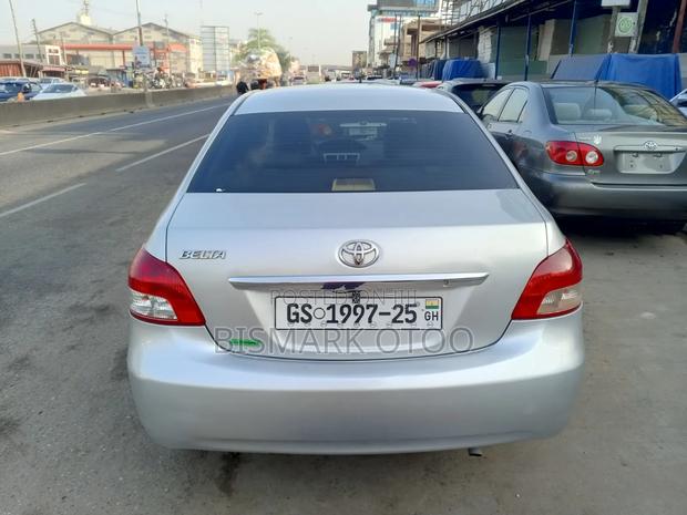 Toyota Belta 2010 Silver