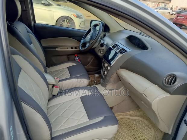Toyota Belta 2010 Silver