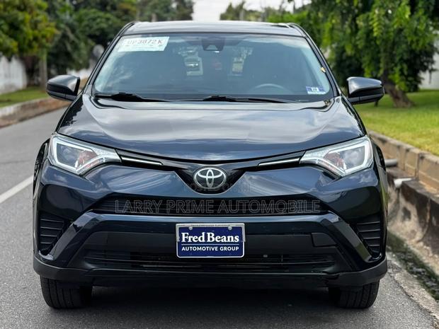 Toyota RAV4 LE AWD (2.5L 4cyl 6A) 2017 Blue