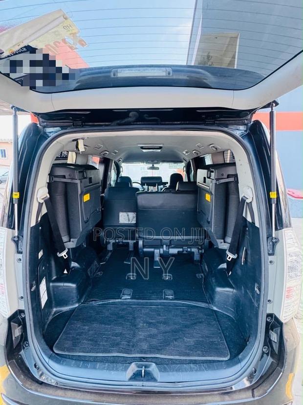 Toyota Voxy ZS Kirameki III 4WD 8-Seater 2012 Black