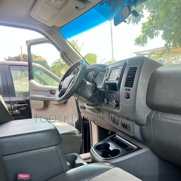 Nissan NV3500 2015 Burgundy