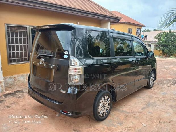 Toyota Voxy V 2WD 8-Seater 2013 Black