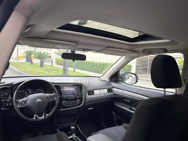 Mitsubishi Outlander SEL FWD 2019 White