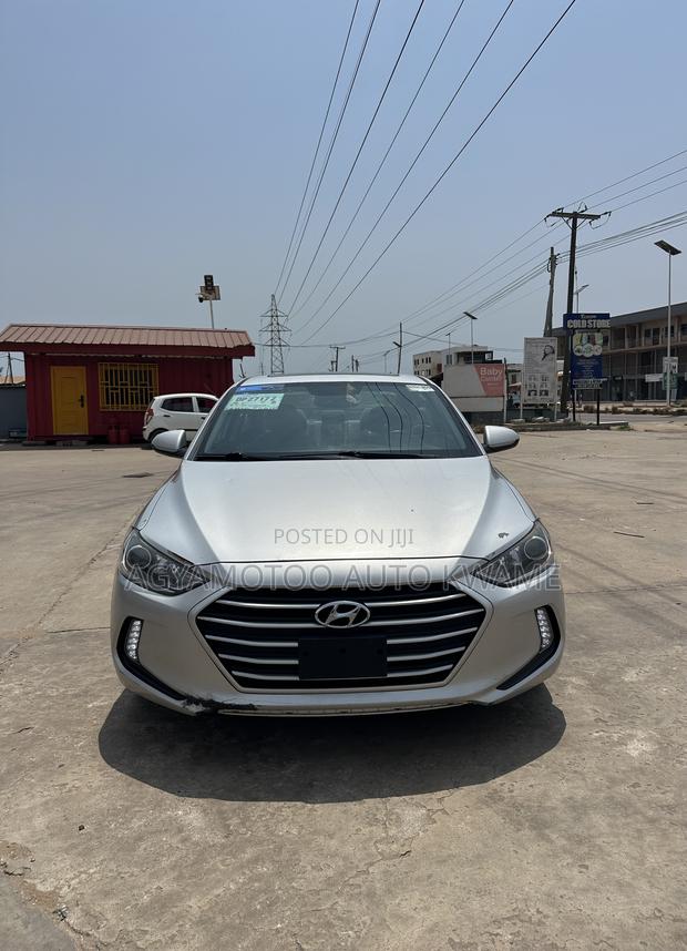 Hyundai Elantra SE Sedan FWD (2.0L 4cyl 6M) 2017 Silver