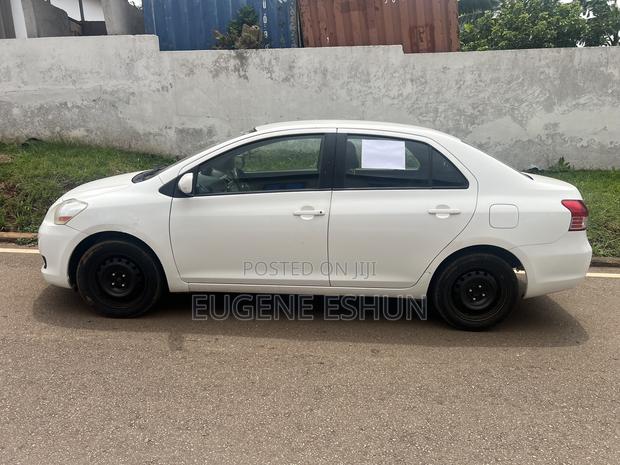Toyota Yaris 2012 White