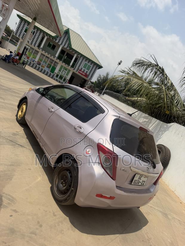 Toyota Vitz 2012 Silver