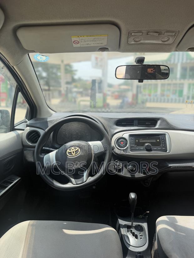 Toyota Vitz 2012 Silver