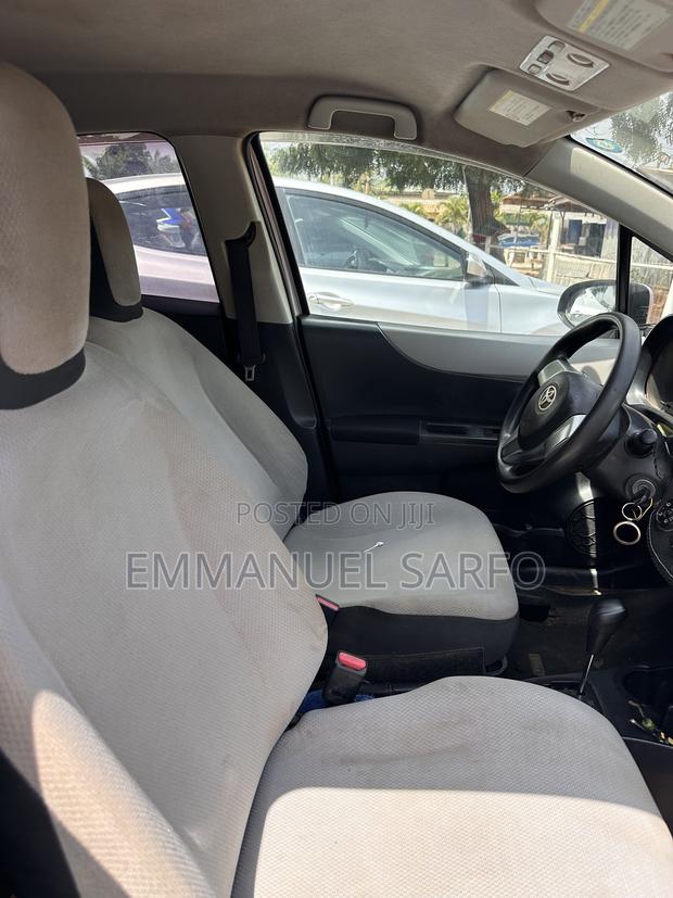 Toyota Vitz 1.3 AWD 3dr 2012 Gray
