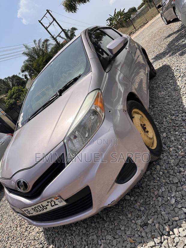 Toyota Vitz 1.3 AWD 3dr 2012 Gray