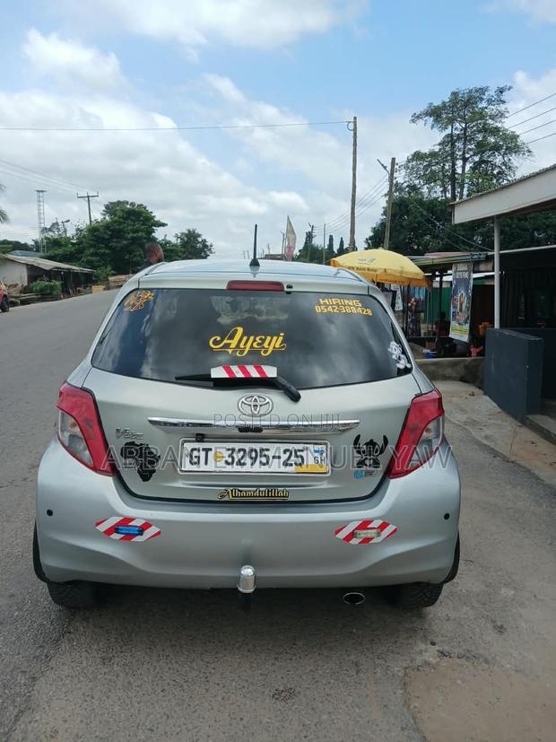 Toyota Vitz 1.5 FWD 5dr 2013 Gray