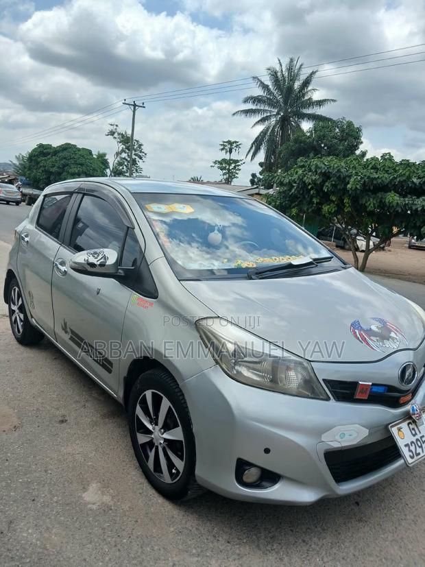 Toyota Vitz 1.5 FWD 5dr 2013 Gray