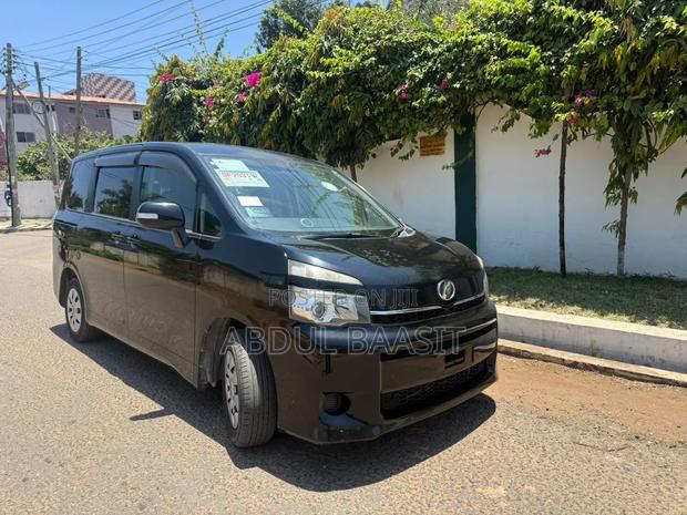 Toyota Voxy V 4WD 7-Seater 2013 Black
