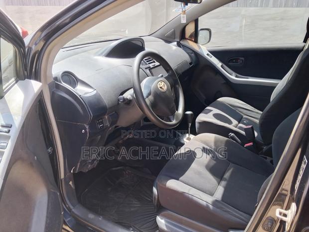 Toyota Vitz 2010 Black