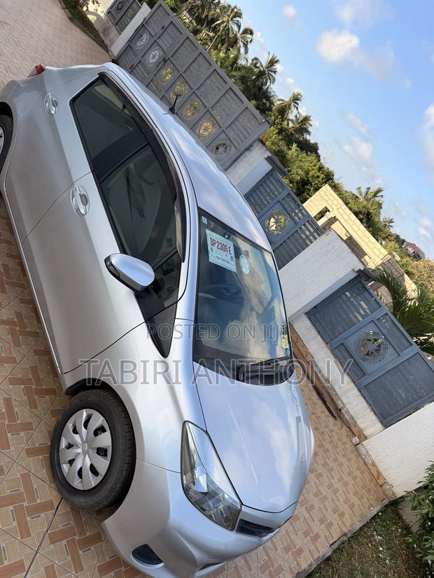 Toyota Vitz 2014 Silver