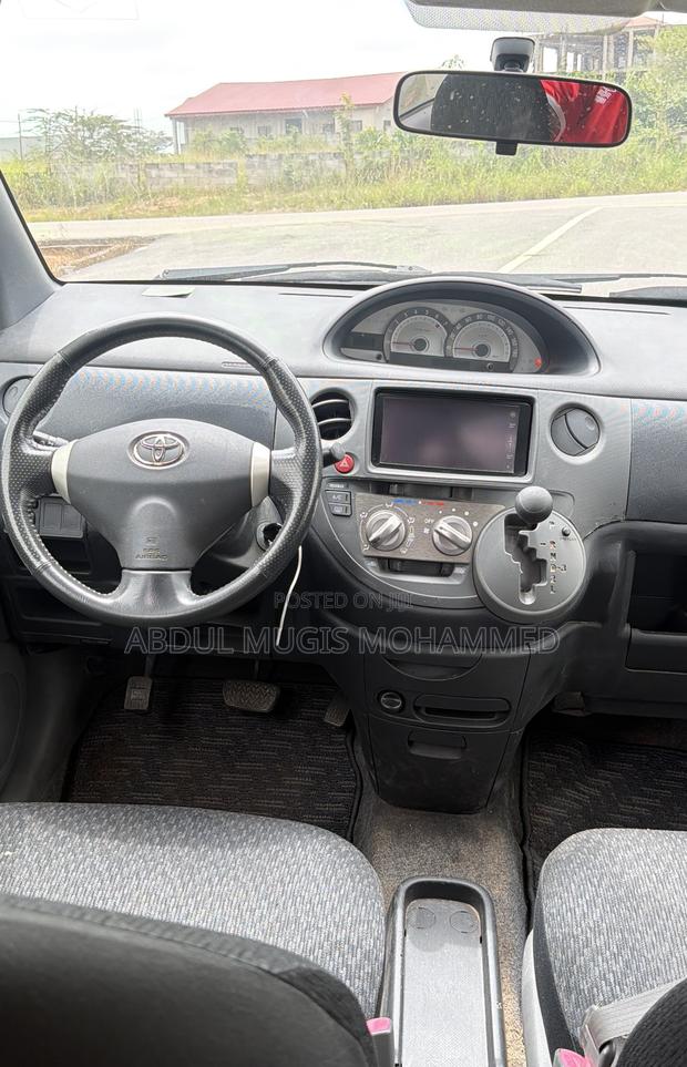 Toyota Sienta 1.5 AWD 2013 Burgundy