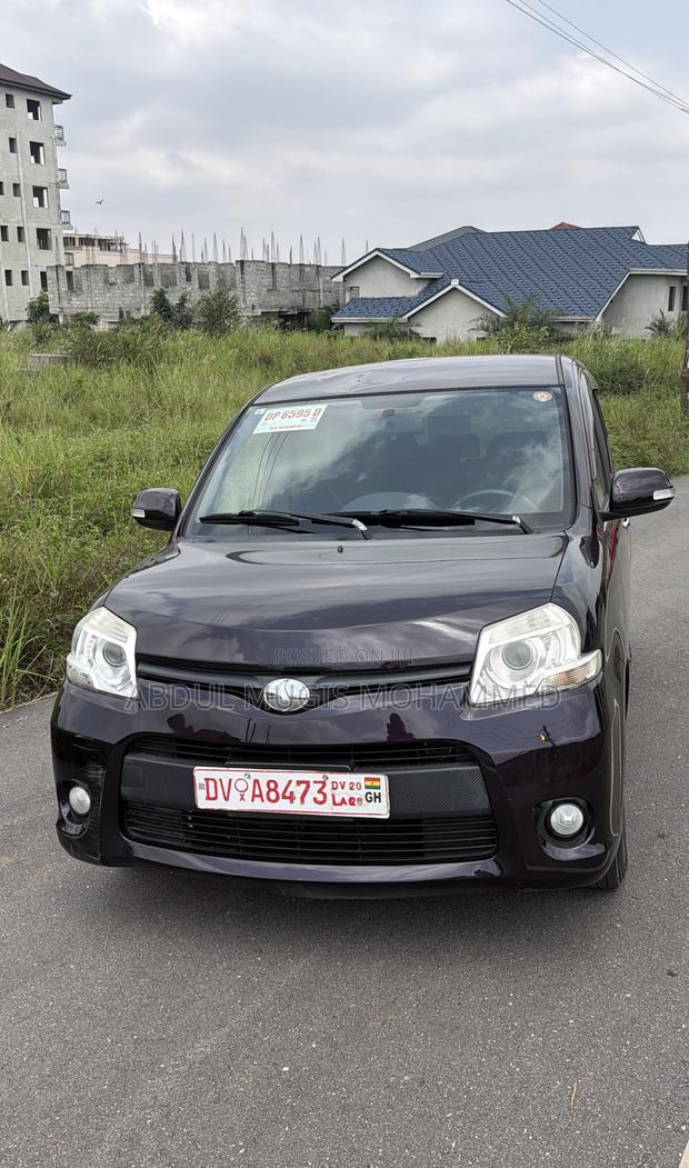 Toyota Sienta 1.5 AWD 2013 Burgundy