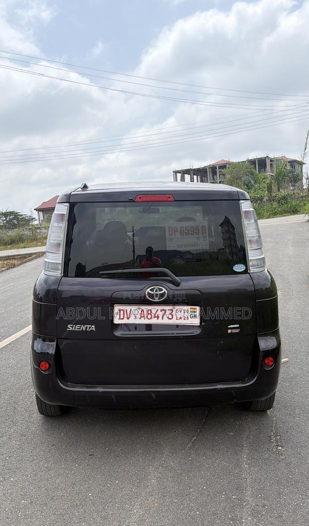 Toyota Sienta 1.5 AWD 2013 Burgundy