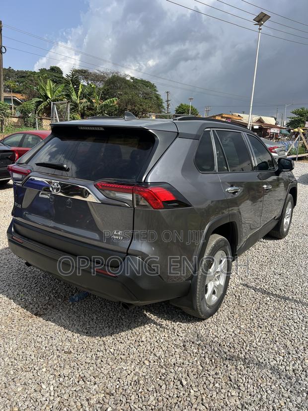 Toyota RAV4 2022 Gray