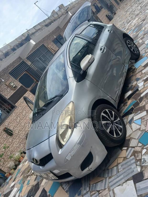 Toyota Vitz 2010 Gray