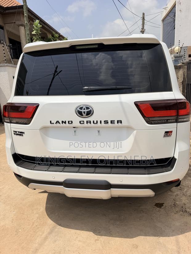 New Toyota Land Cruiser LC300 2025 White