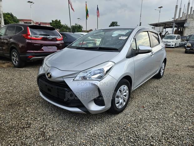 Toyota Vitz 1.3 FWD 5dr 2017 Silver