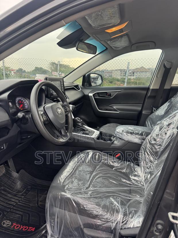Toyota RAV4 LE 2022 Black