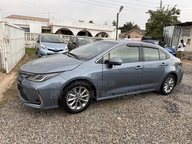 Toyota Corolla LE 2022 Blue