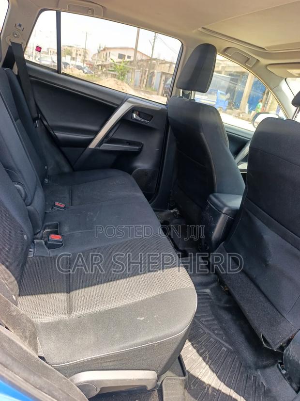 Toyota RAV4 SE AWD (2.5L 4cyl 6A) 2017 Blue
