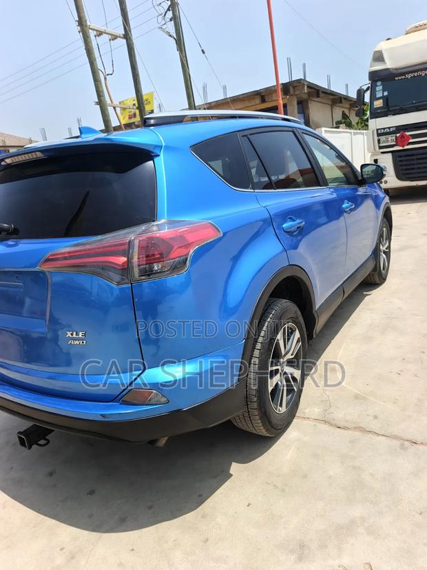Toyota RAV4 SE AWD (2.5L 4cyl 6A) 2017 Blue