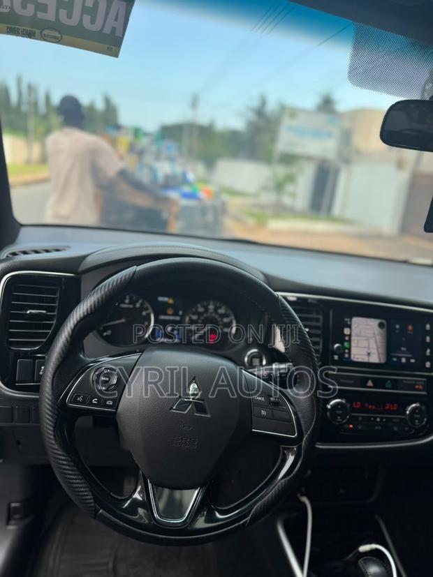 Mitsubishi Outlander 2019 Blue