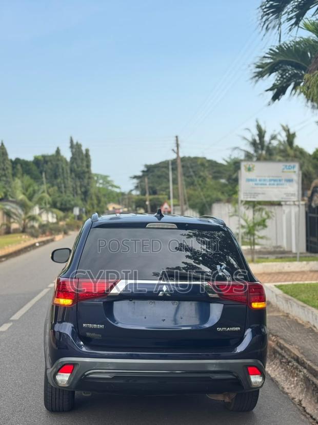 Mitsubishi Outlander 2019 Blue