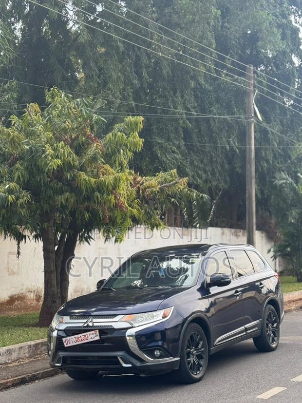 Mitsubishi Outlander 2019 Blue