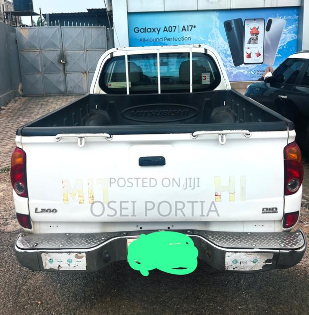 Mitsubishi L200 2013 White