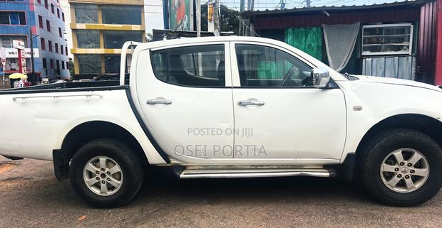 Mitsubishi L200 2013 White