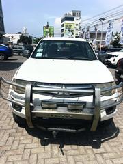 Mitsubishi L200 2013 White for sale