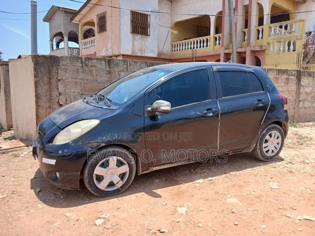 Toyota Vitz 1.0 FWD 3dr 2010 Black