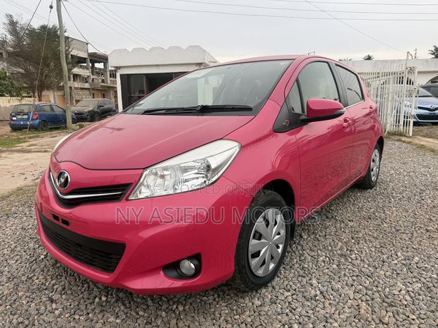 Toyota Vitz 1.3 FWD 3dr 2012 Pink