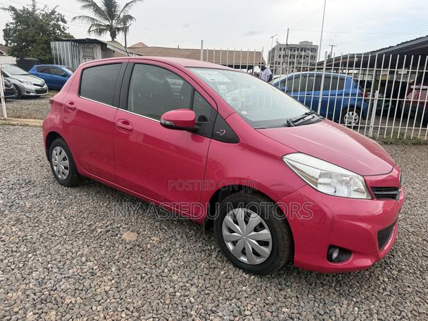Toyota Vitz 1.3 FWD 3dr 2012 Pink