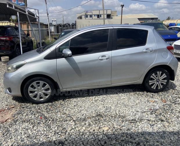 Toyota Yaris 2012 Silver