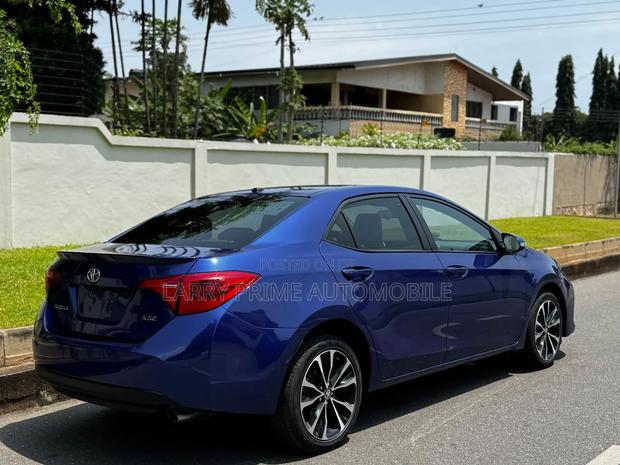 Toyota Corolla XSE 4dr Sedan (1.8L 4cyl CVT) 2017 Blue