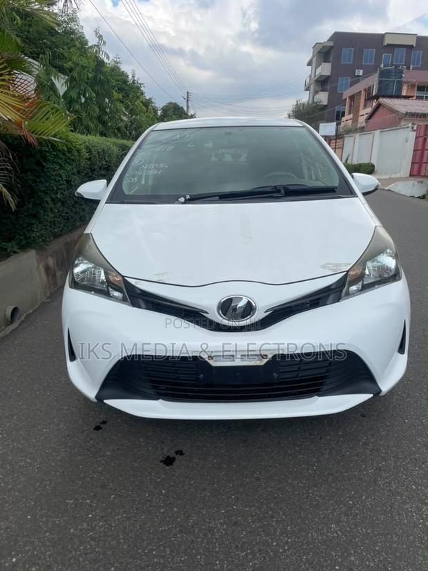 Toyota Vitz 2015 White