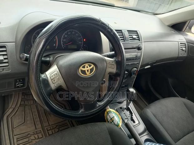 Toyota Corolla 2010 White