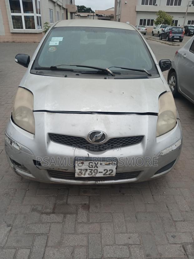 Toyota Vitz 2010 Gray