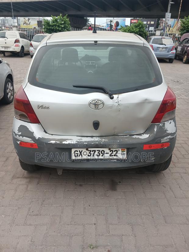 Toyota Vitz 2010 Gray
